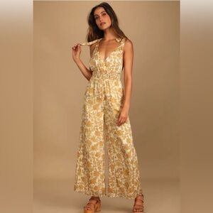 ❤️Lulus jumpsuit halter top style. Very 70s chic boho vibes